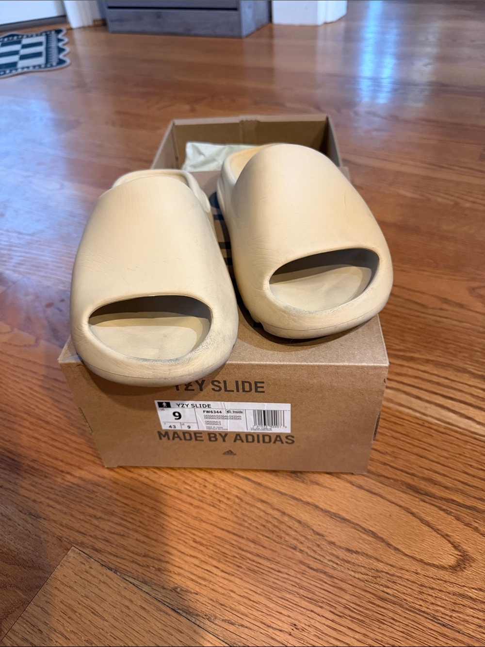 adidas Kids Yeezy Slide in Cream Beige